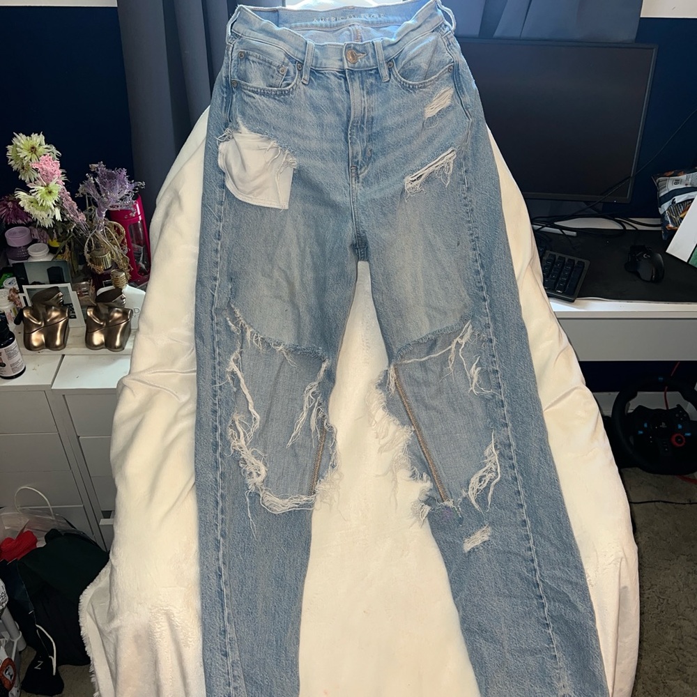 Light wash distressed American Eagle Jeans - Size 4